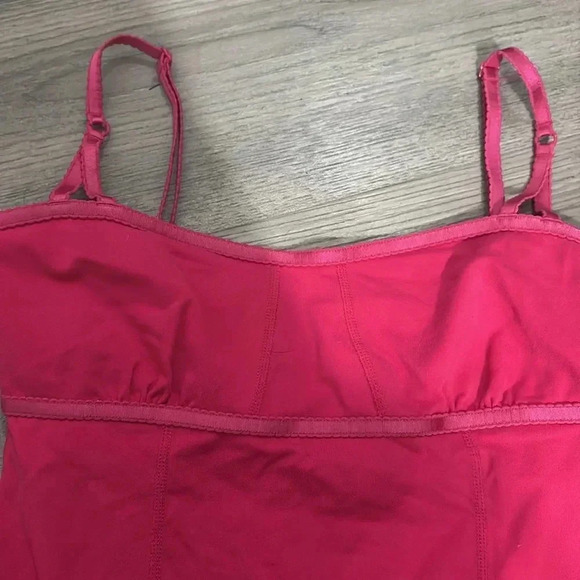 LULULEMON HOT PINK TANK Built in Bra size 6 - Picture 3 of 7